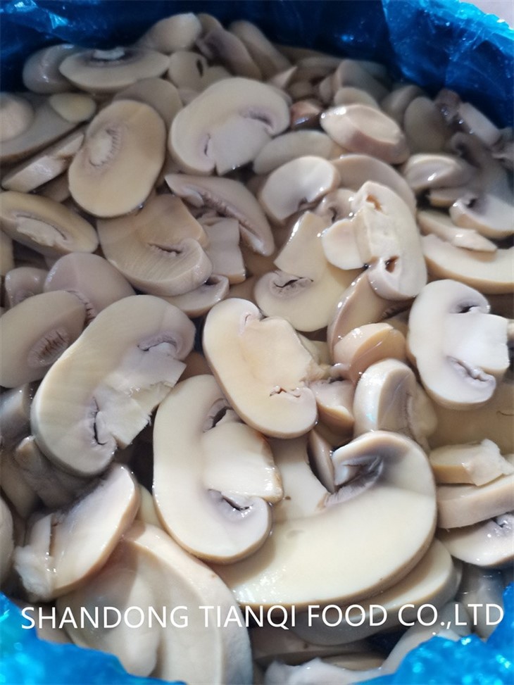 Sliced White Champignon in Brine in Drums