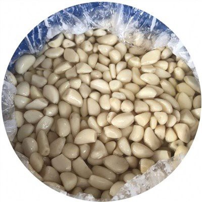 Mizoti konservēti ķiploki sālījumā